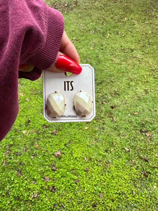 ✨Soft champagne glow studs ✨